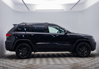 Подержанный автомобиль Jeep Grand Cherokee 2020 года (4 фото)