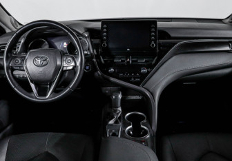 Подержанный автомобиль Toyota Camry Sedan 2021 года (12 фото)