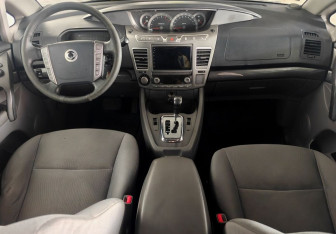 Подержанный автомобиль SsangYong Stavic 2013 года (9 фото)