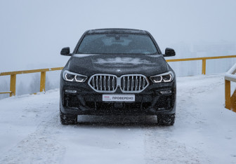 Подержанный автомобиль BMW X6 2021 года (2 фото)