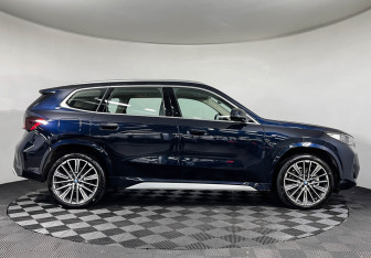 Подержанный автомобиль BMW X1 2025 года (5 фото)
