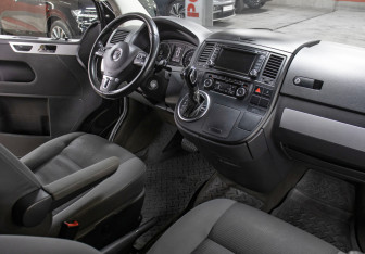 Подержанный автомобиль Volkswagen Multivan 2010 года (11 фото)