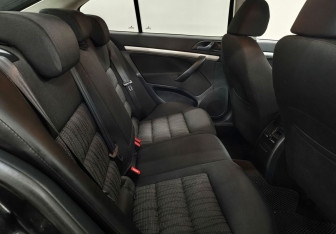 Подержанный автомобиль Skoda Octavia Liftback 2010 года (12 фото)