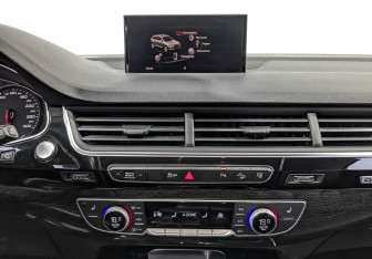 Подержанный автомобиль Audi Q7 2016 года (16 фото)