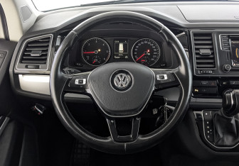 Подержанный автомобиль Volkswagen Multivan 2015 года (21 фото)