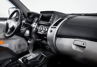 Подержанный автомобиль Mitsubishi Pajero Sport 2012 года (9 фото)