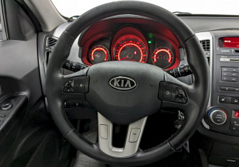 Подержанный автомобиль Kia Ceed Wagon 2011 года (24 фото)