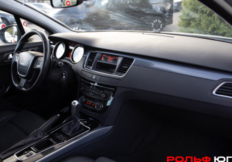 Подержанный автомобиль Peugeot 508 Sedan 2012 года (7 фото)