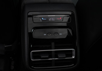 Подержанный автомобиль Volkswagen Tiguan 2025 года (11 фото)