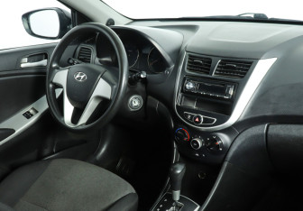 Подержанный автомобиль Hyundai Solaris Sedan 2013 года (12 фото)