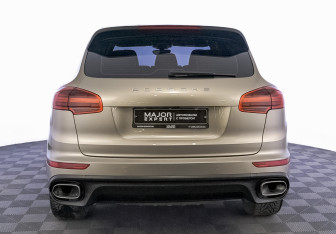 Подержанный автомобиль Porsche Cayenne 2014 года (6 фото)