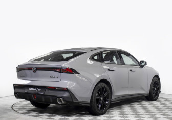 Подержанный автомобиль Changan UNI-V 2024 года (5 фото)