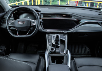 Подержанный автомобиль Geely Atlas Pro 2022 года (10 фото)