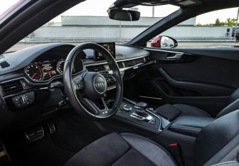Подержанный автомобиль Audi A5 Coupe 2017 года (10 фото)
