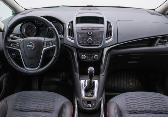 Подержанный автомобиль Opel Zafira Compactvan 2013 года (14 фото)
