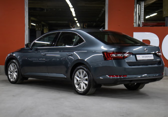 Подержанный автомобиль Skoda Superb Liftback 2019 года (7 фото)