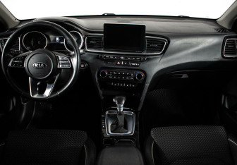 Подержанный автомобиль Kia Ceed Hatchback 2018 года (6 фото)