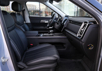 Подержанный автомобиль Jaecoo J7 2024 года (10 фото)