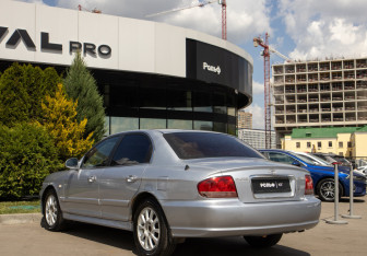 Подержанный автомобиль Hyundai Sonata 2008 года (5 фото)