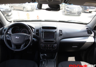 Подержанный автомобиль Kia Sorento 2013 года (11 фото)