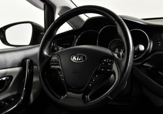 Подержанный автомобиль Kia Ceed Wagon 2013 года (11 фото)