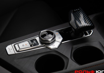 Подержанный автомобиль Changan UNI-V 2023 года (22 фото)