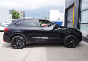 Подержанный автомобиль Porsche Cayenne 2011 года (4 фото)