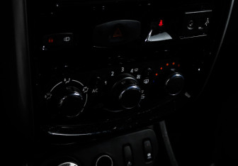 Подержанный автомобиль Nissan Terrano 2015 года (15 фото)