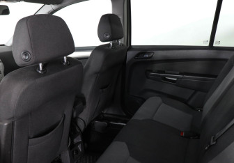 Подержанный автомобиль Opel Zafira Compactvan 2008 года (12 фото)