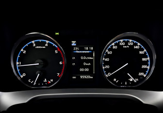 Подержанный автомобиль Toyota RAV4 2019 года (13 фото)