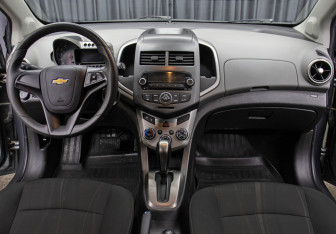 Подержанный автомобиль Chevrolet Aveo Hatchback 2013 года (14 фото)