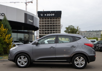 Подержанный автомобиль Hyundai ix35 2012 года (6 фото)