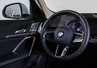Подержанный автомобиль BMW X1 2025 года (13 фото)