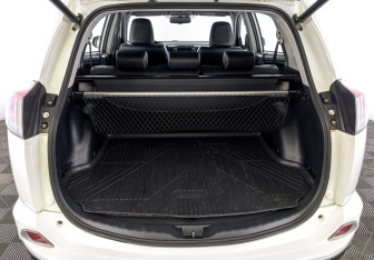 Подержанный автомобиль Toyota RAV4 2019 года (10 фото)