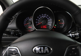 Подержанный автомобиль Kia Rio Sedan 2015 года (13 фото)