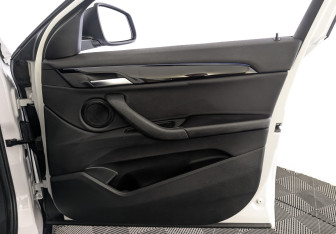 Подержанный автомобиль BMW X2 2019 года (25 фото)