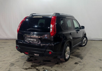 Подержанный автомобиль Nissan X-Trail 2011 года (6 фото)