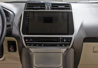 Подержанный автомобиль Toyota Land Cruiser Prado 2021 года (16 фото)