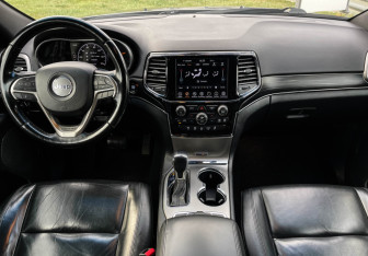 Подержанный автомобиль Jeep Grand Cherokee 2020 года (12 фото)