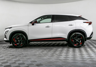 Подержанный автомобиль Omoda C5 2023 года (8 фото)