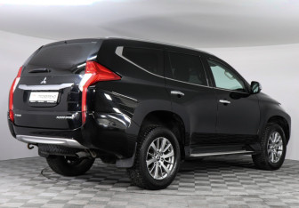 Подержанный автомобиль Mitsubishi Pajero Sport 2017 года (4 фото)