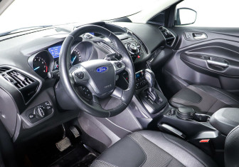 Подержанный автомобиль Ford Kuga 2013 года (11 фото)