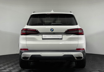Подержанный автомобиль BMW X5 2020 года (4 фото)