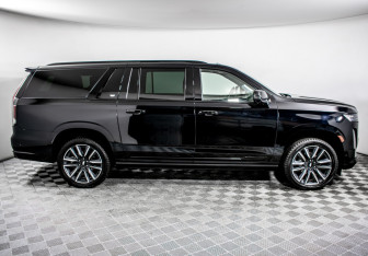 Подержанный автомобиль Cadillac Escalade Suv 2023 года (3 фото)