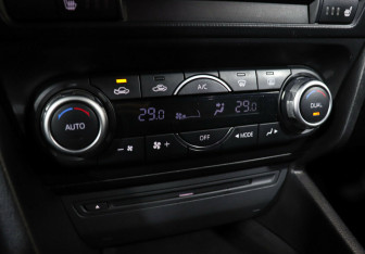 Подержанный автомобиль Mazda 3 Sedan 2014 года (12 фото)