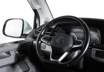 Подержанный автомобиль Volkswagen Caravelle 2021 года (18 фото)