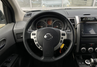 Подержанный автомобиль Nissan X-Trail 2008 года (14 фото)