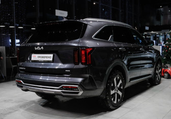 Подержанный автомобиль Kia Sorento 2023 года (4 фото)