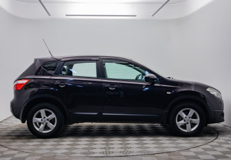 Подержанный автомобиль Nissan Qashqai 2010 года (4 фото)
