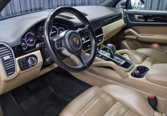 Подержанный автомобиль Porsche Cayenne 2018 года (16 фото)